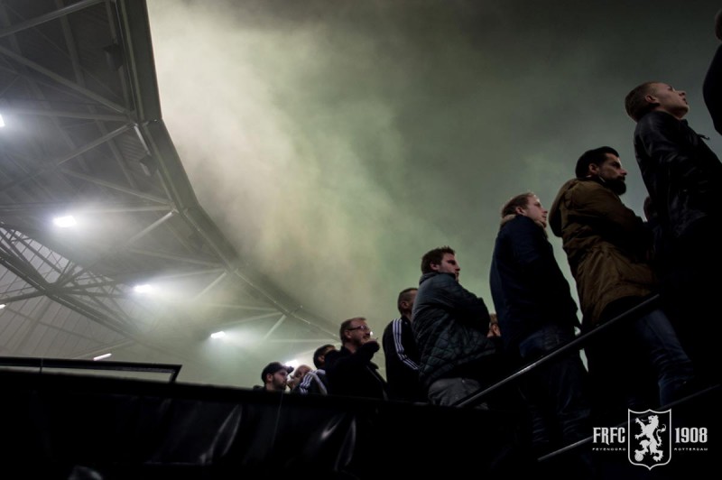 28 oktober 2015 - Feyenoord Ajax Bekerklassieker, Rookwolken boven De Kuip
